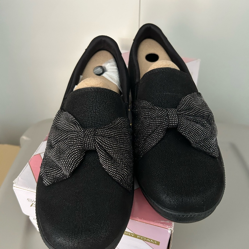 Skechers Black Women's Loafers with Bow